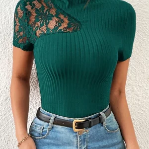 SHEIN Privé Camiseta con encaje en contraste de cuello alto